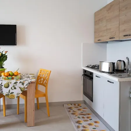 Zia Rina Naxos * Giardini Naxos